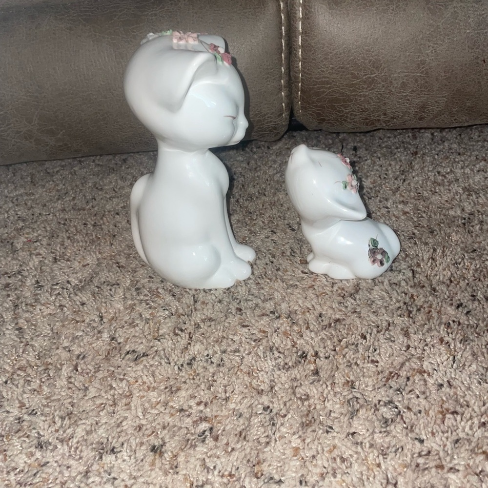 Vintage Mother Cat & Baby Kitten Figurine Set Closed Eyes White Ceramic Floral